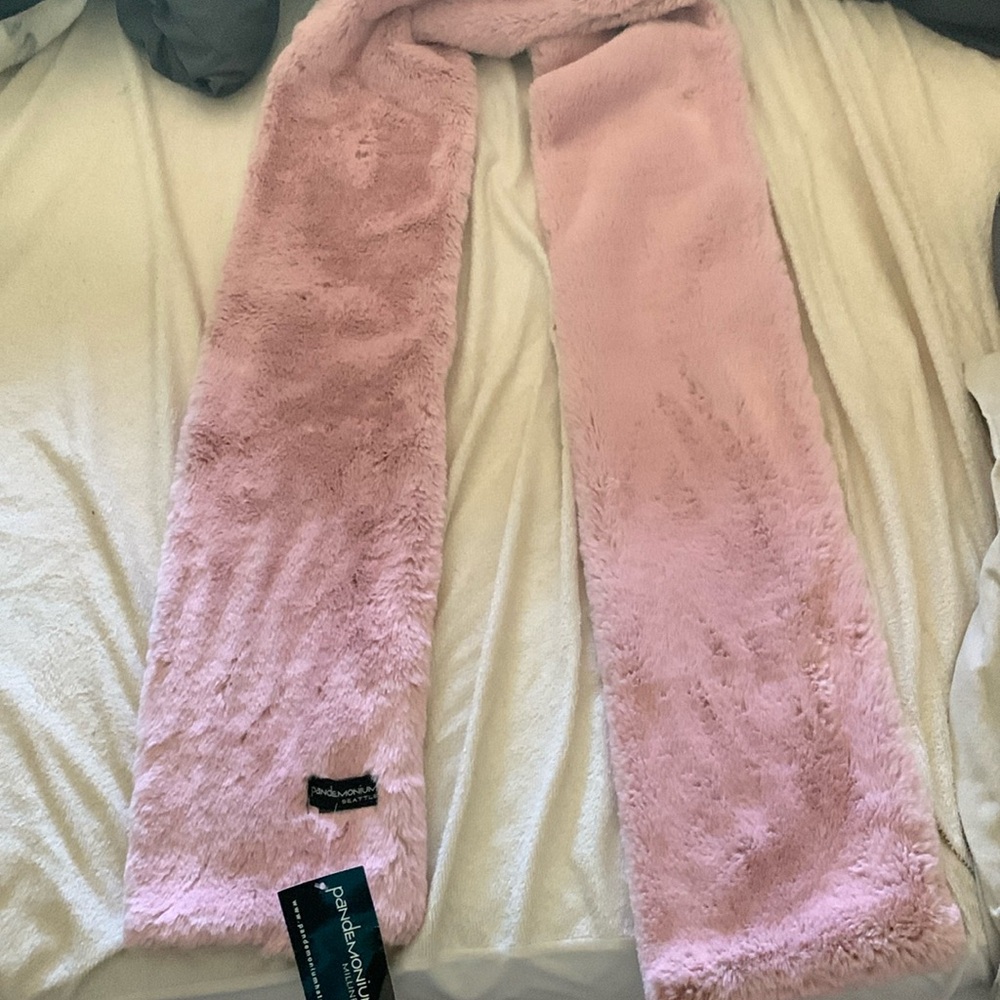 Pandemonium scarf rose color